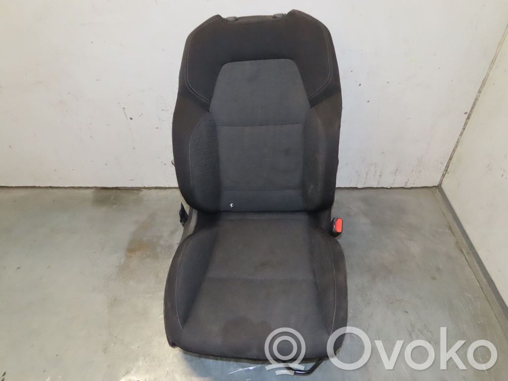 Renault Clio V Etumatkustajan istuin 