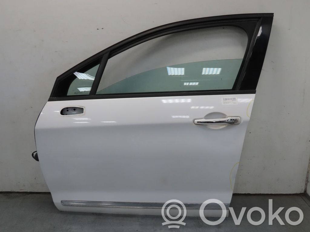 Priekinės durys   9002Y8