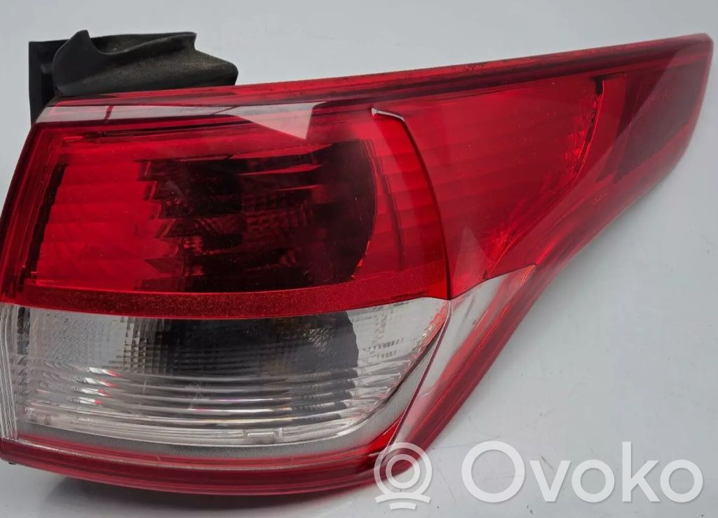 Ford Kuga II Aizmugurējais lukturis virsbūvē 