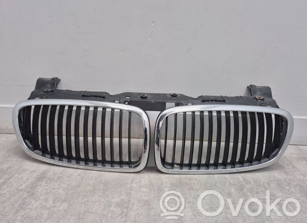 BMW 7 E65 E66 Grotelės priekinės 