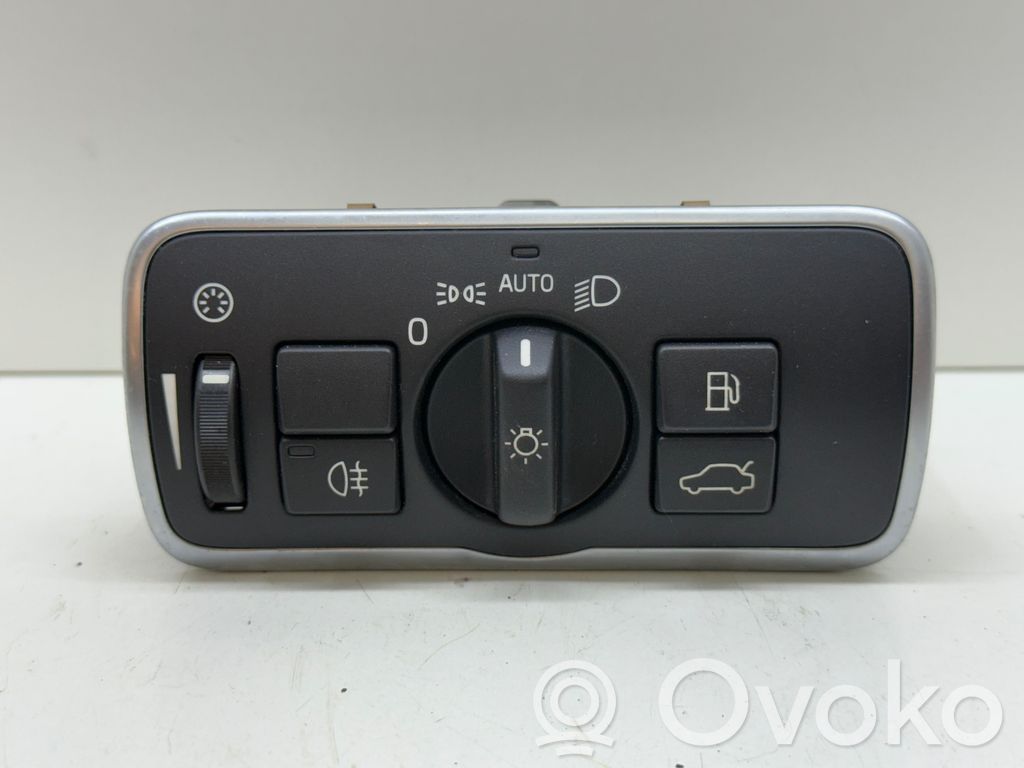 Light switch   30739448,10096701,150213,G0GMA