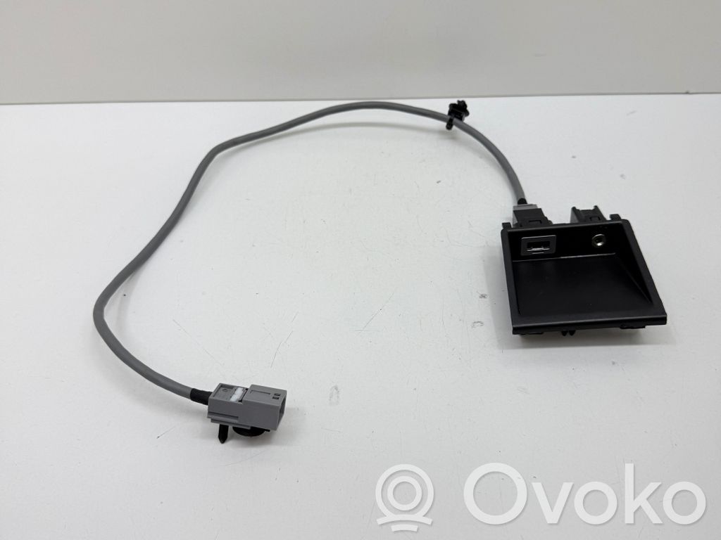 USB socket connector   8M5T19A164VA,31285608