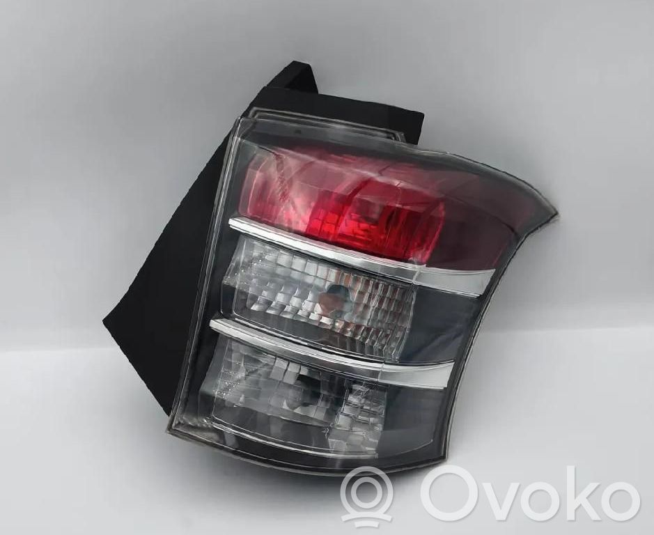 Lampy tylnej klapy bagażnika   8155174011