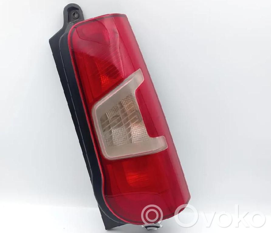 Opel Combo E Galinis žibintas dangtyje 