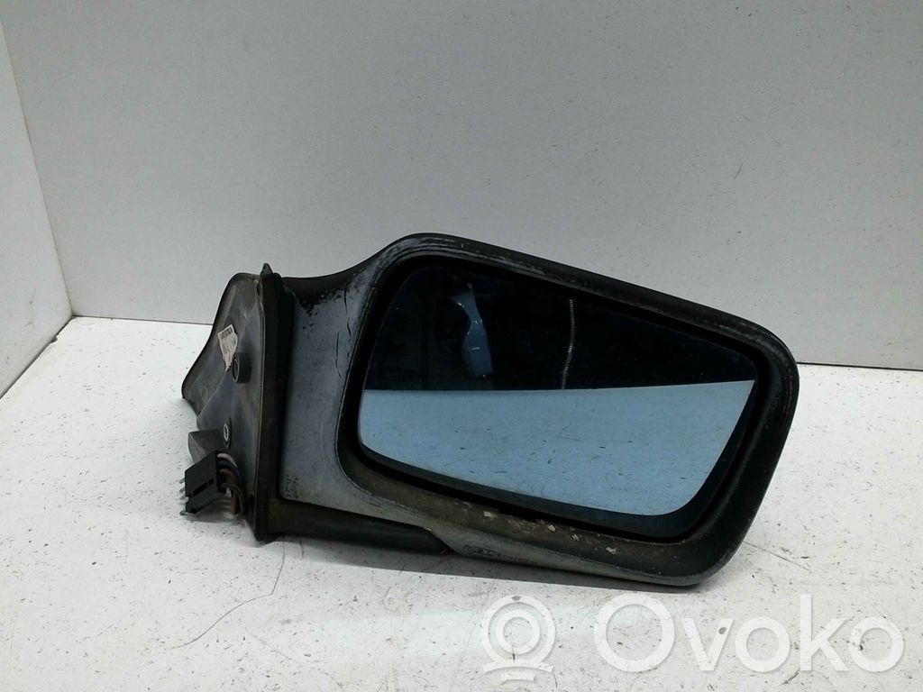 BMW 5 E28 Elektryczne lusterko boczne drzwi przednich 