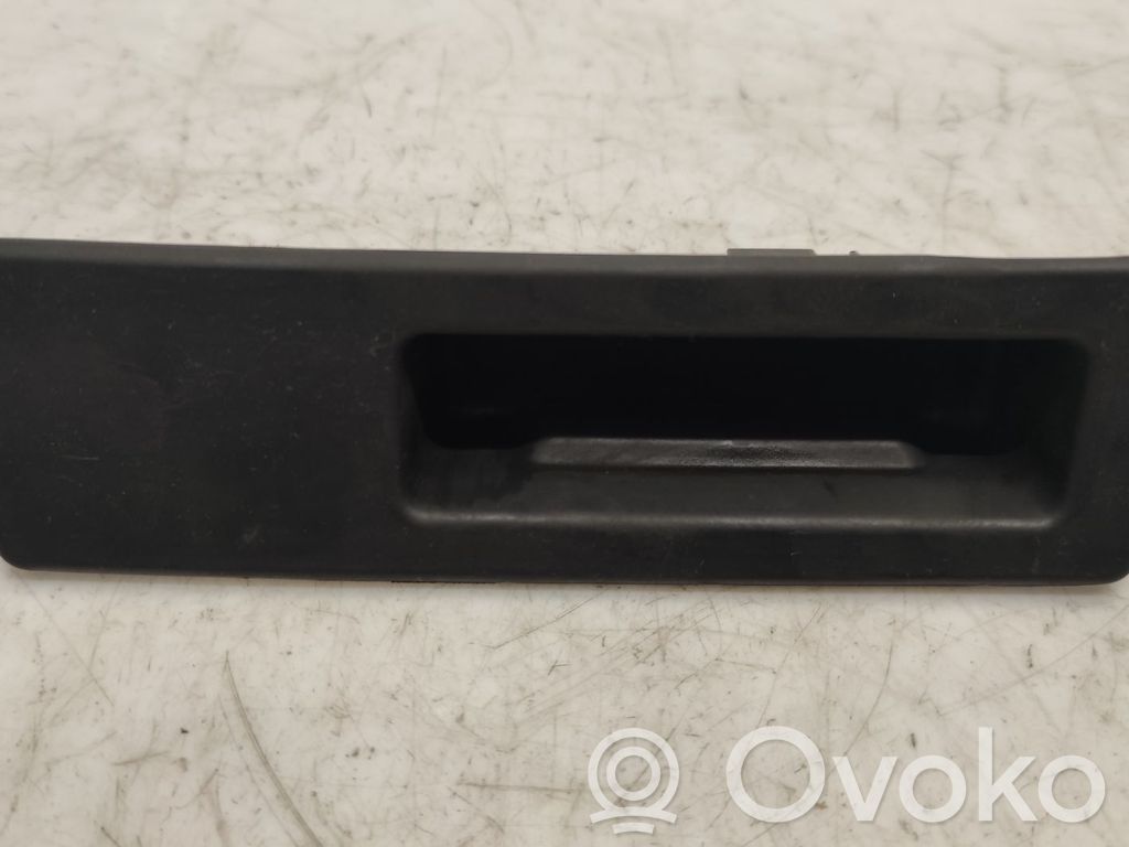 Tailgate/boot open switch button   51247463161,0006065,15629115,VDMS12