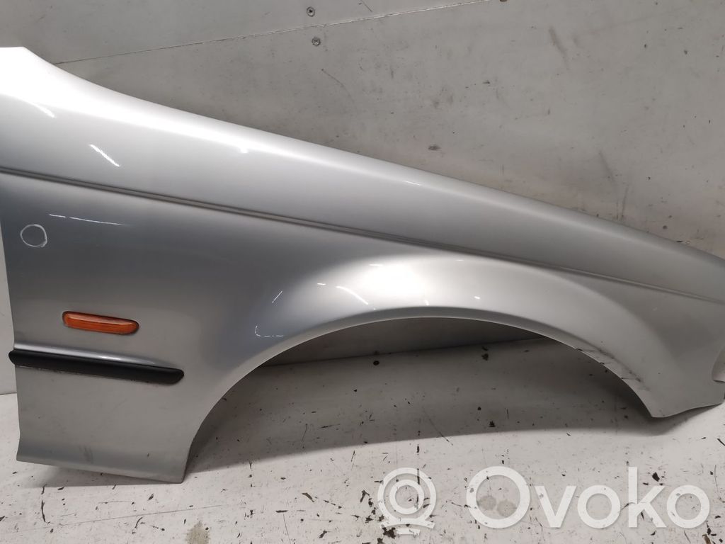 BMW 3 E46 Spārns 