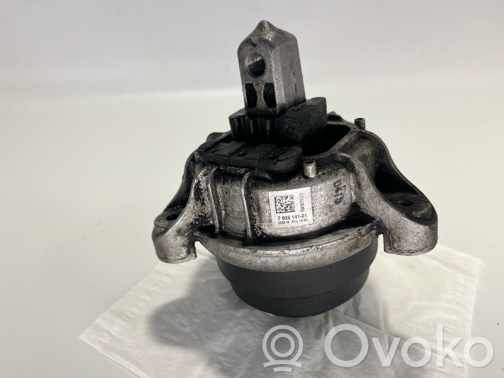 Engine mount bracket   7935141