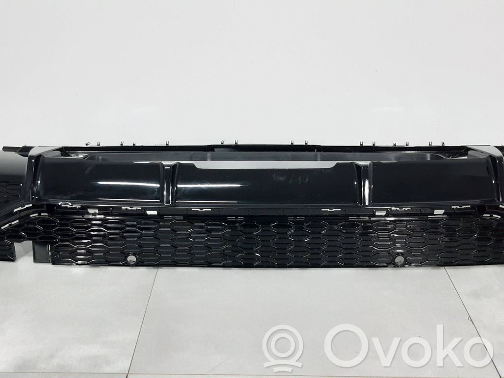 Audi Q8 Moldura inferior del parachoques trasero 