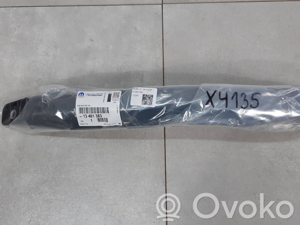 Opel Insignia B Etupuskurin kannake 