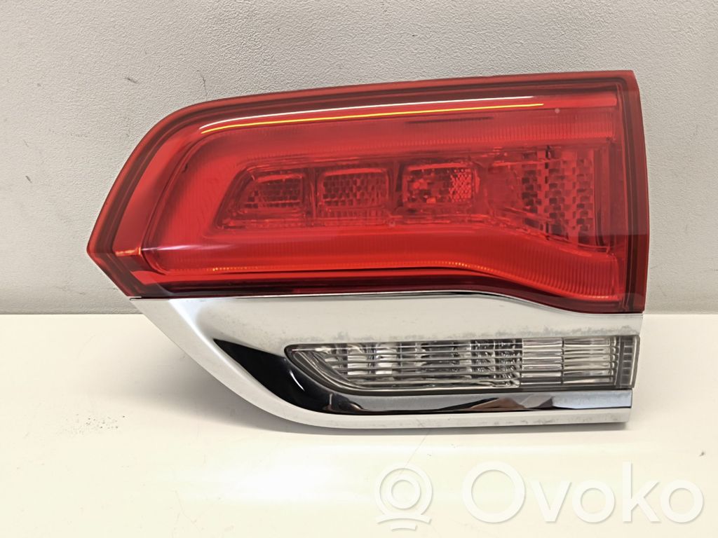Jeep Grand Cherokee Lampă spate în capacul portbagajului 