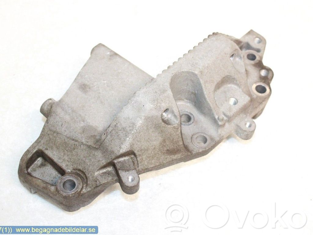 Engine mounting bracket   112310605R
