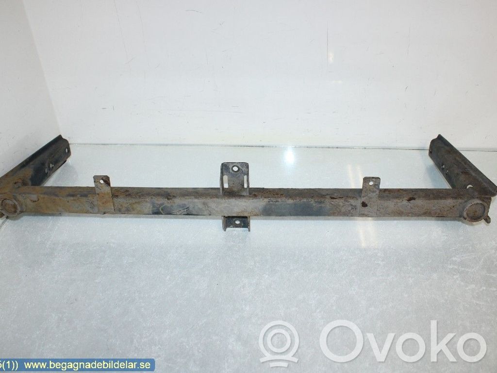 Gearbox mounting bracket   5040818590