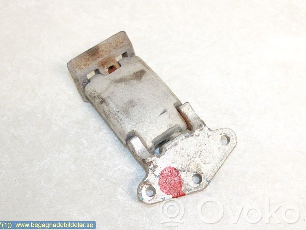 Iveco Daily 6th gen Front door upper hinge 