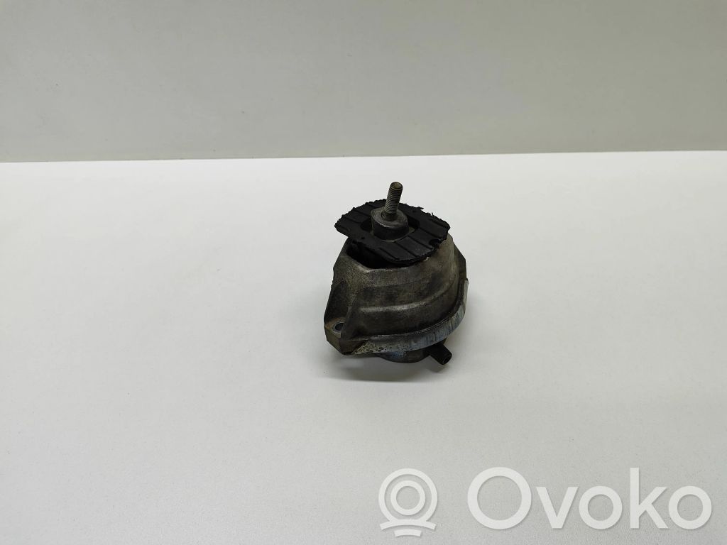 Engine mount bracket