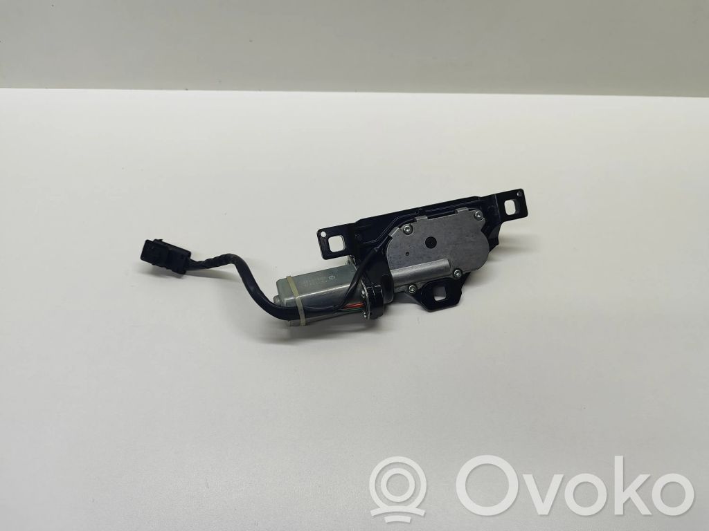 BMW 5 E60 E61 Aizmugurējā pārsega slēdzene 