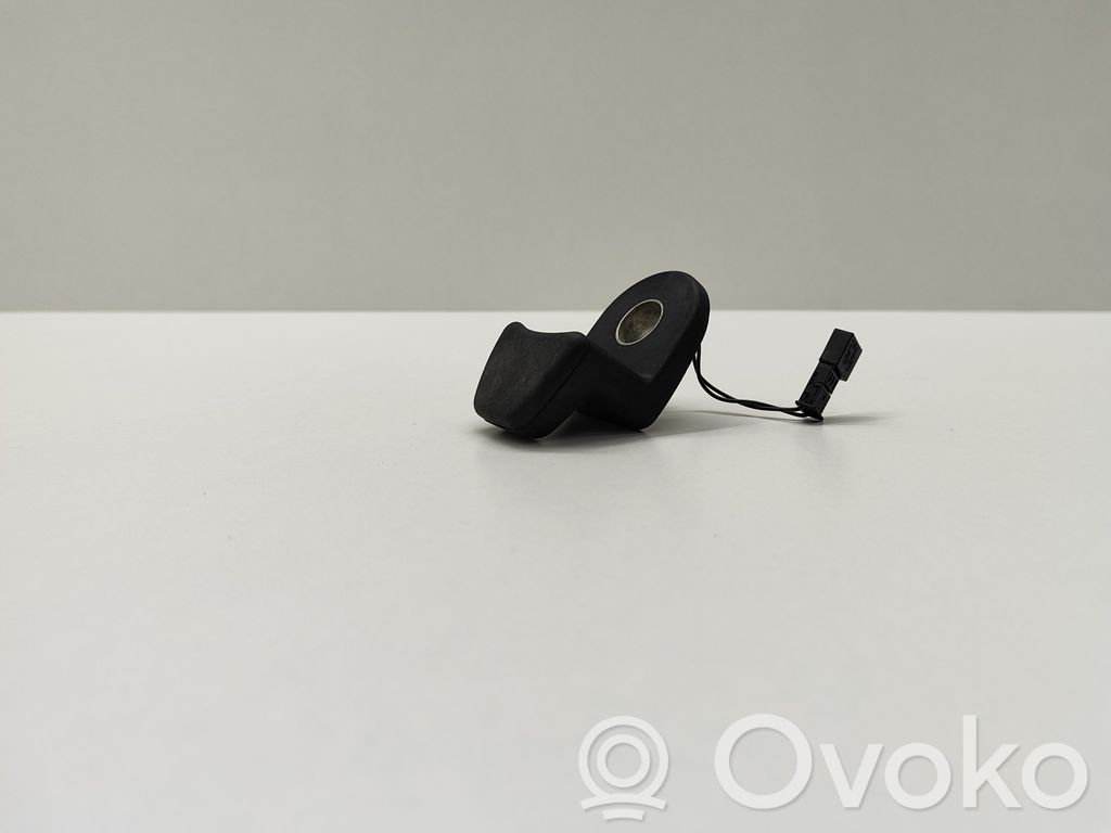BMW 5 E60 E61 Tailgate glass/window release handle 