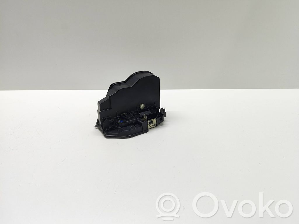 BMW 5 F10 F11 Takaoven lukko 