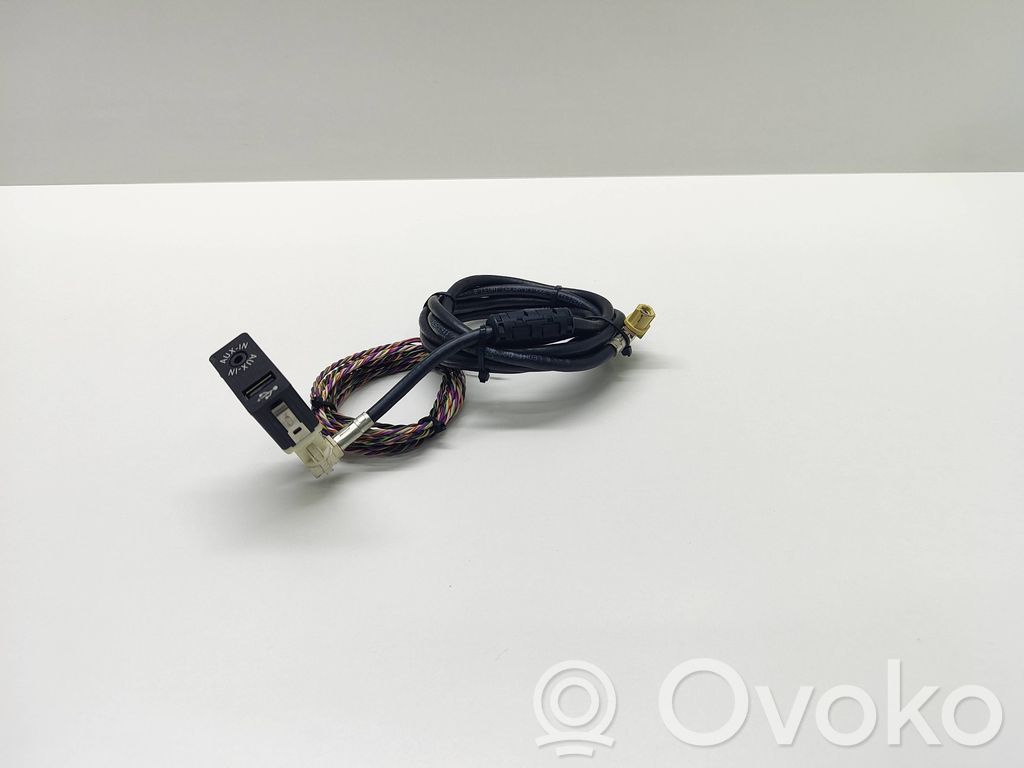 BMW 7 F01 F02 F03 F04 USB jungtis 