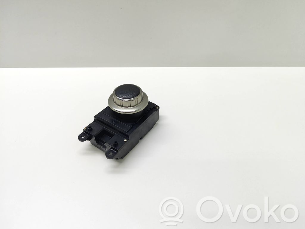 Head unit multimedia control   6963051