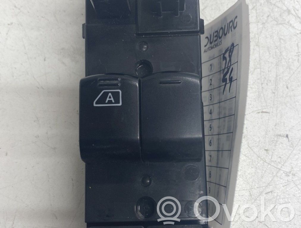 Nissan Note (E12) Electric window control switch 