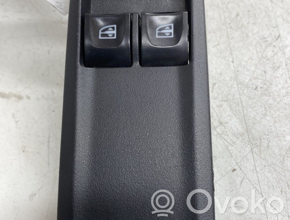 Dacia Duster Electric window control switch 