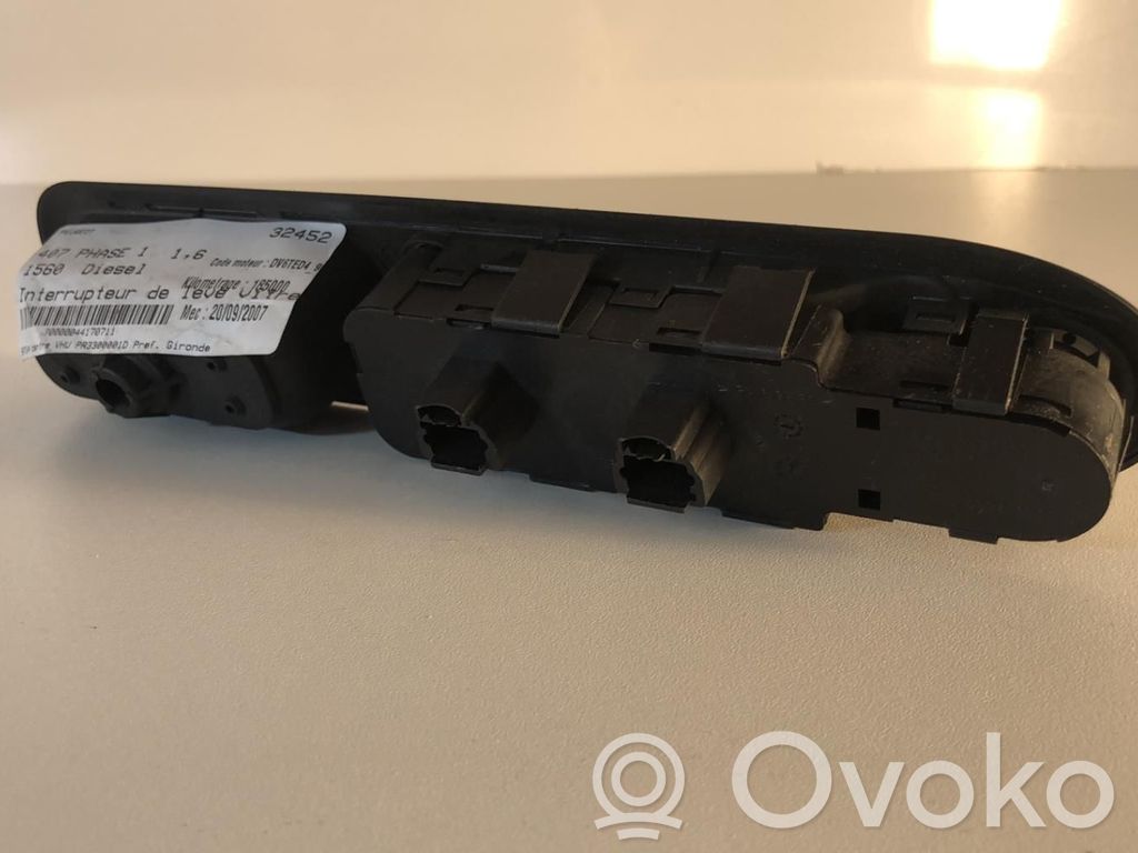 Peugeot 407 Electric window control switch 