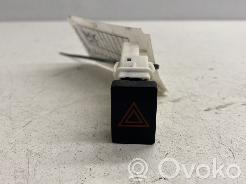 Nissan Qashqai Hazard light switch 