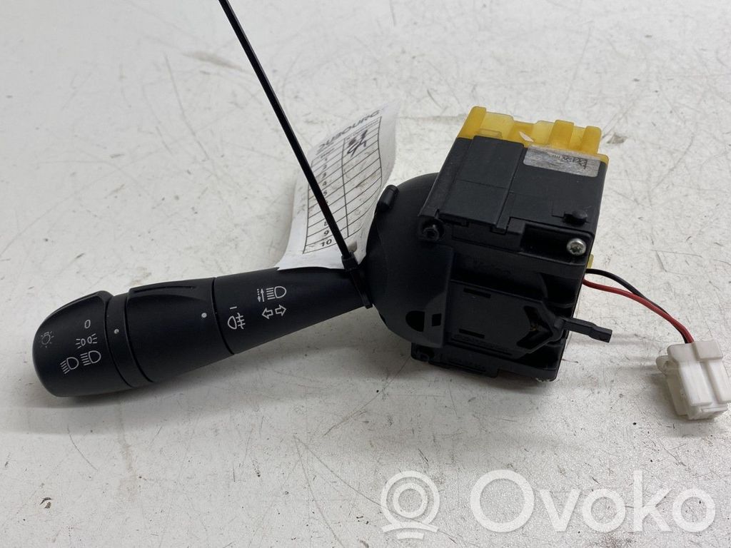 Renault Twingo III Indicator stalk 
