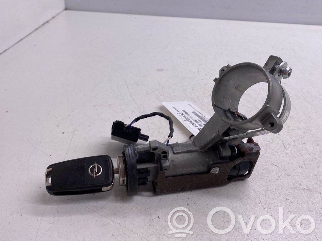 Opel Corsa E Aizdedzes atslēga 