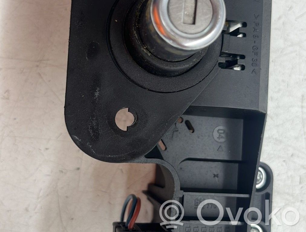 Opel Meriva A Przełącznik / Przycisk otwierania klapy bagażnika 
