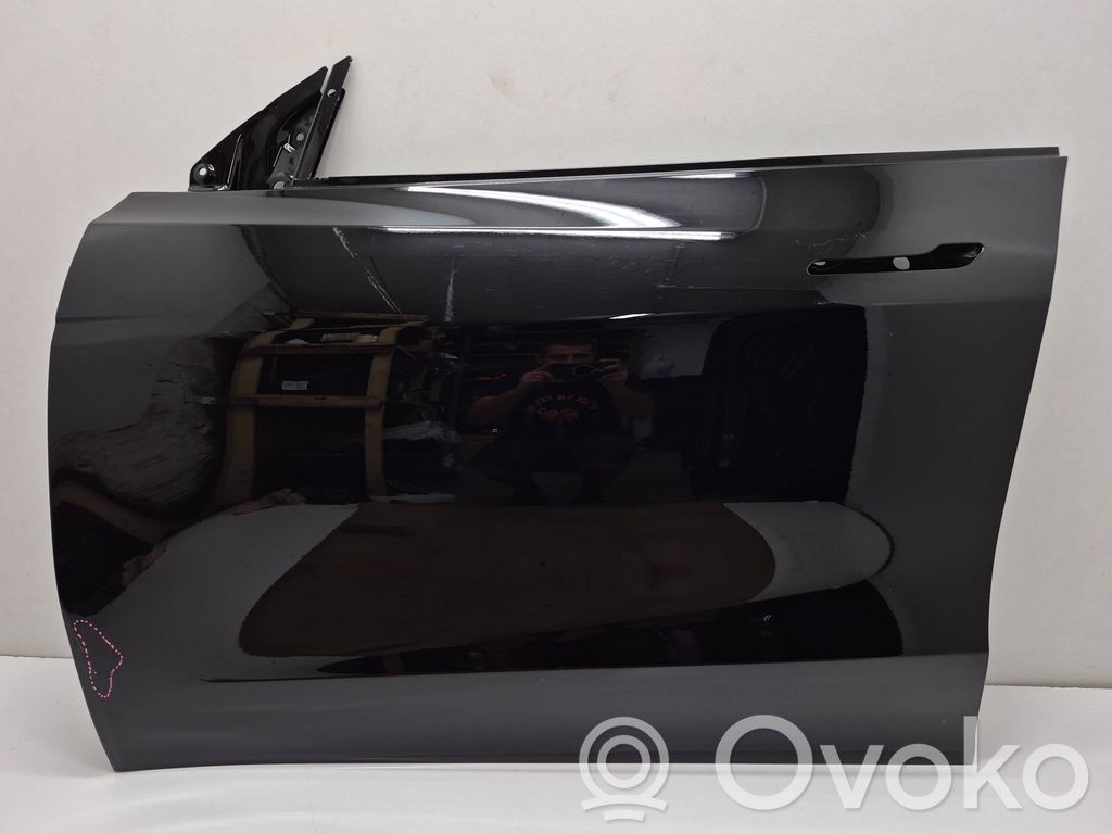 Tesla Model Y Priekinės durys 