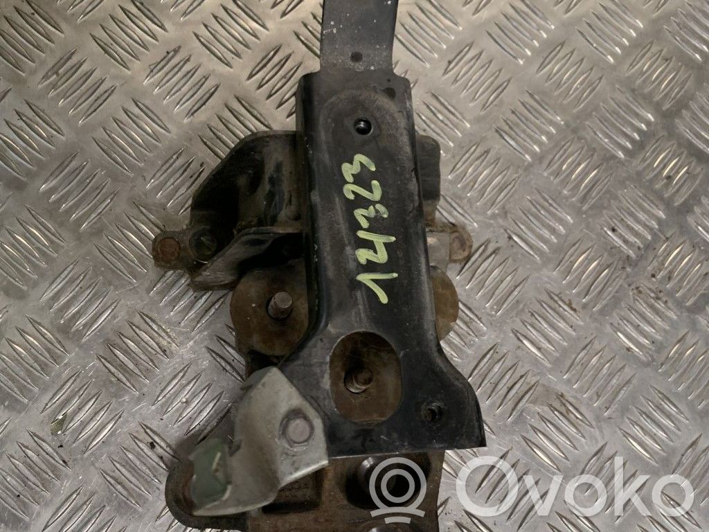 Engine mount bracket   1813J6,1813J6