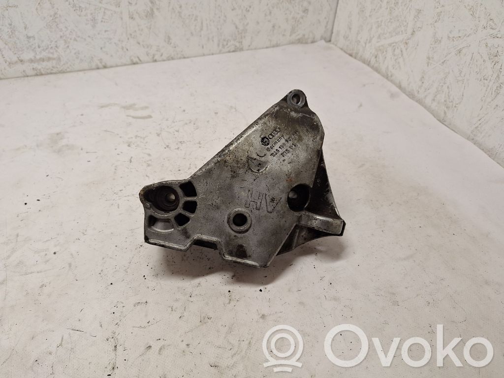 Volkswagen PASSAT B6 Engine mounting bracket 