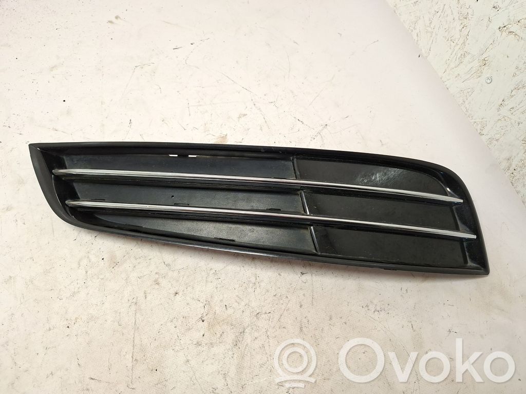 Audi A8 S8 D4 4H Grotelės apatinės (trijų dalių) 