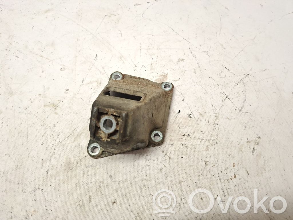 Audi A8 S8 D2 4D Engine mounting bracket 