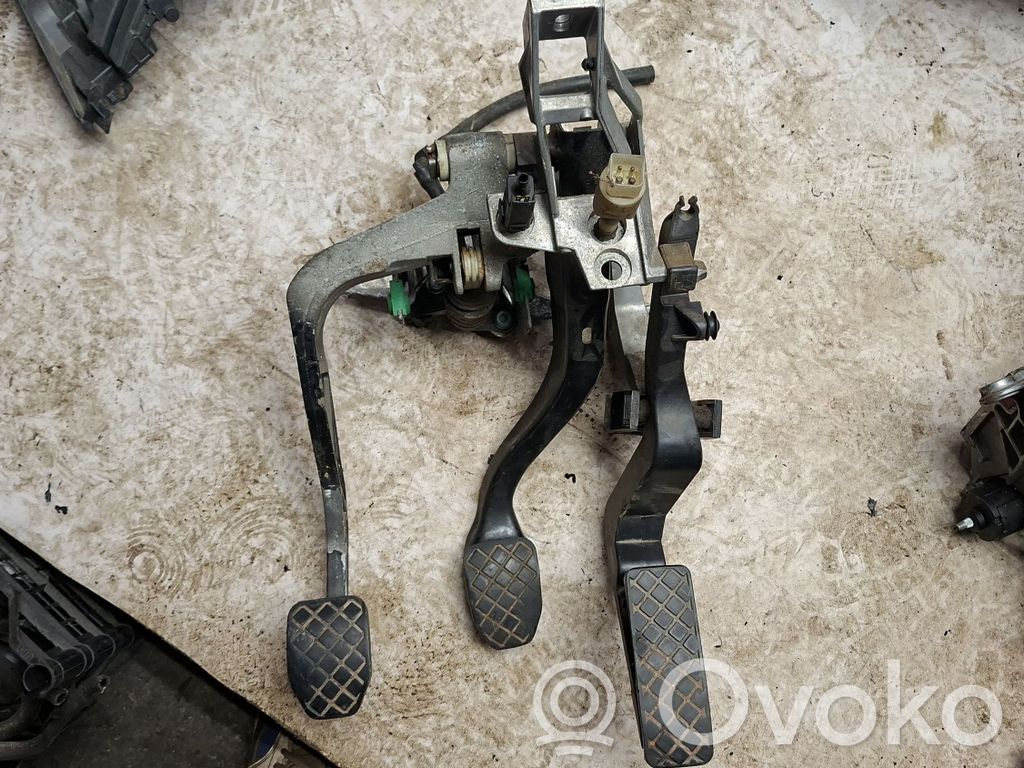 Audi A4 S4 B5 8D Assemblage pédale 