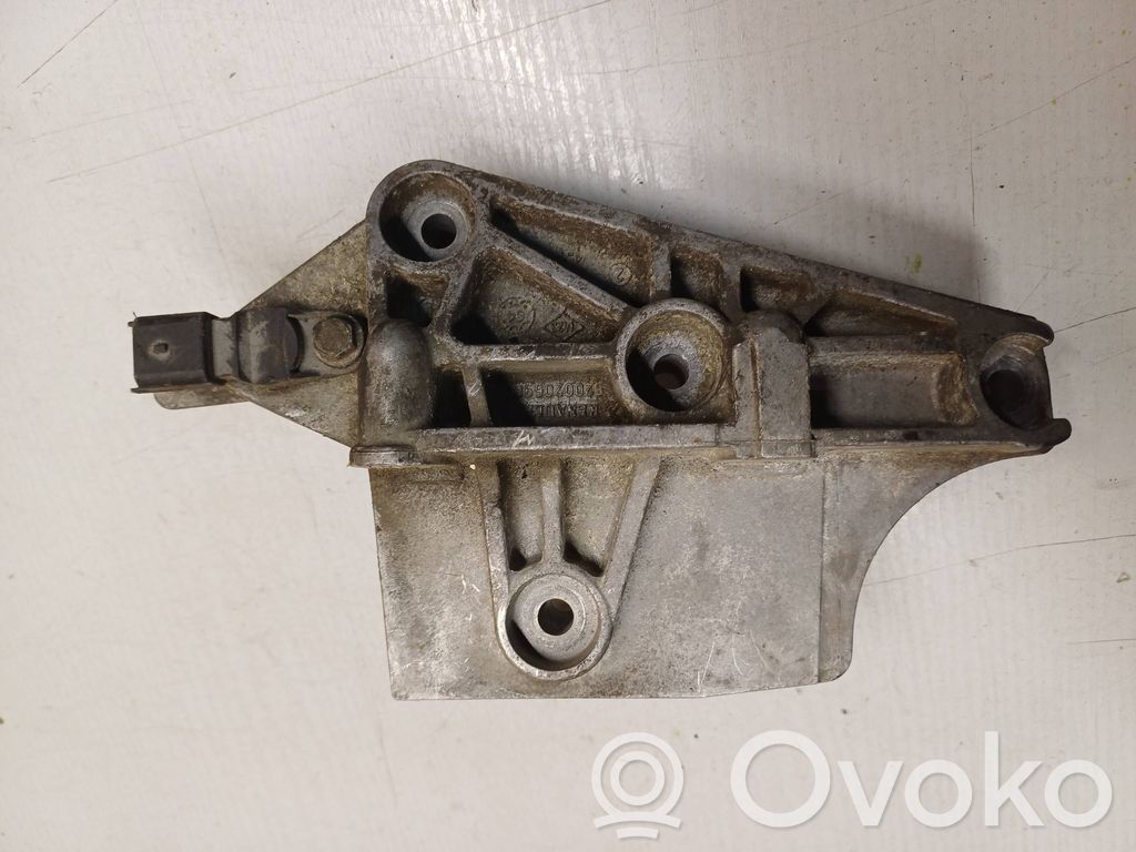 Renault Clio III Engine mounting bracket 