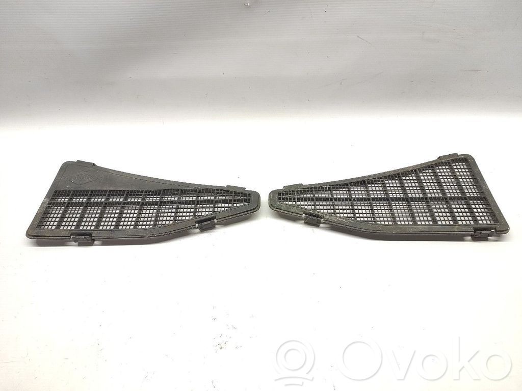 Renault Clio I Wiper trim 