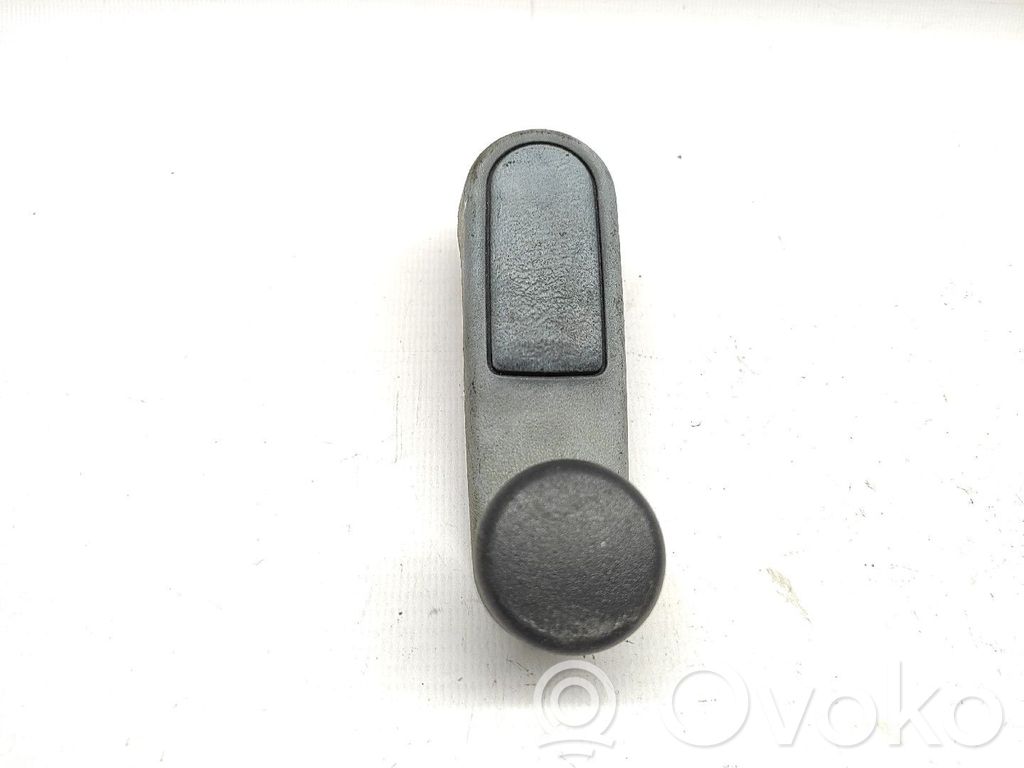 Asa de la ventanilla de la puerta delantera