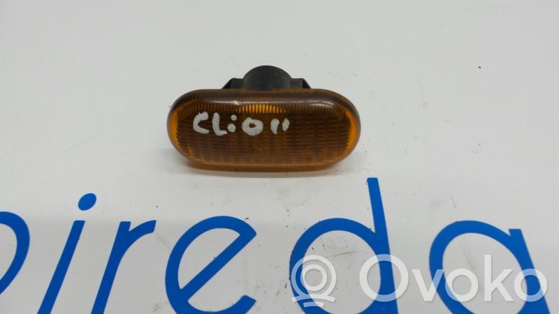 Renault Clio II Front bumper turn signal 