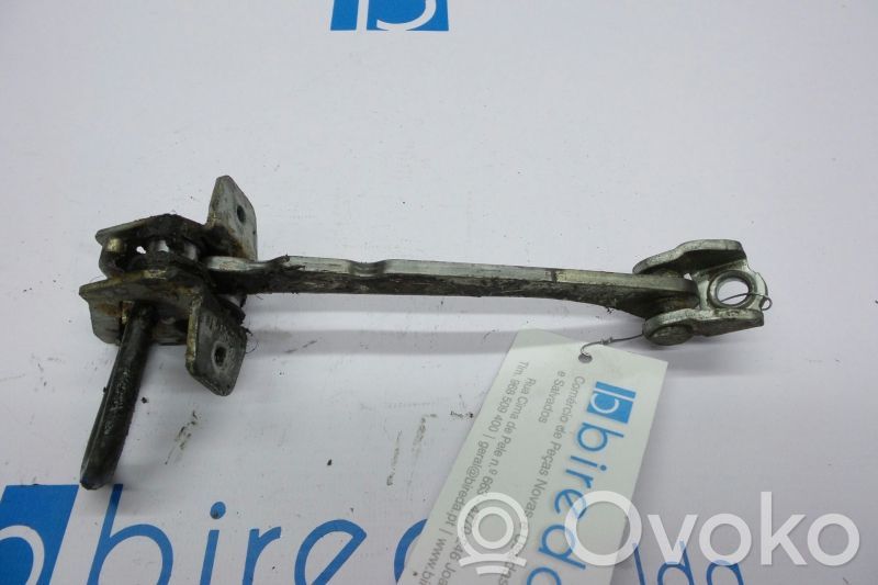 Opel Zafira A Etuoven pidätin 