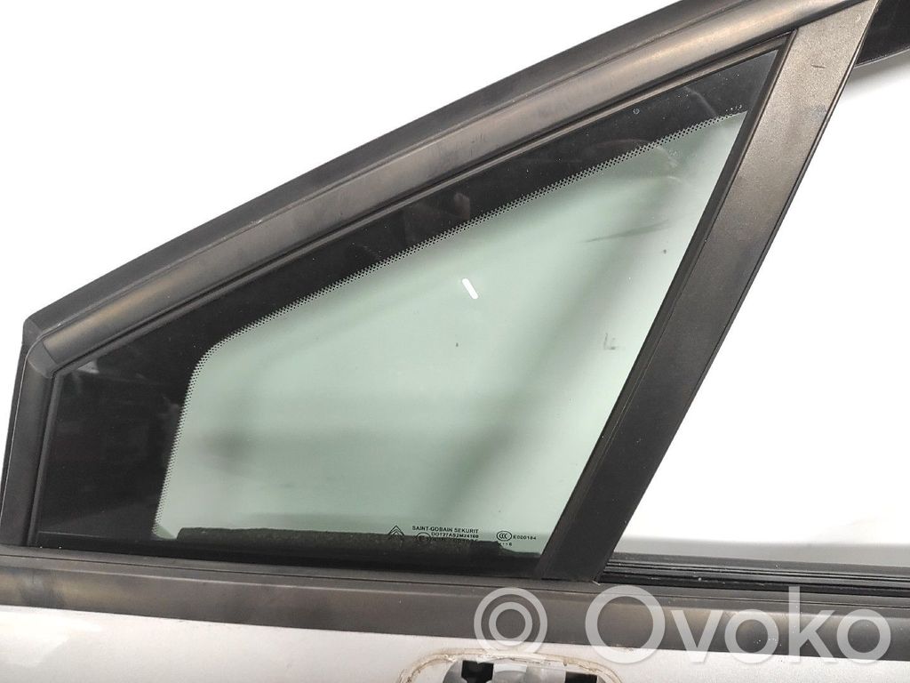 Front triangle window/glass   9201E8