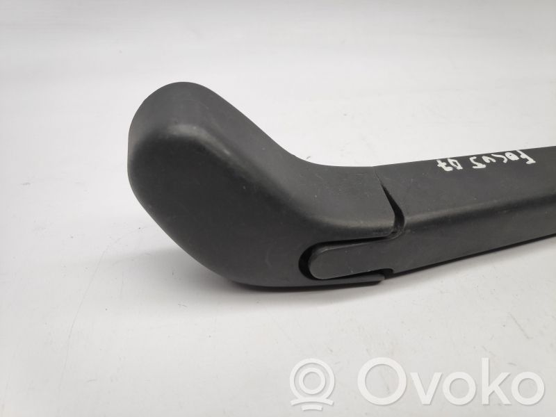 Brazo del limpiaparabrisas trasero   4N51T04178AC,4M51A17C403DA