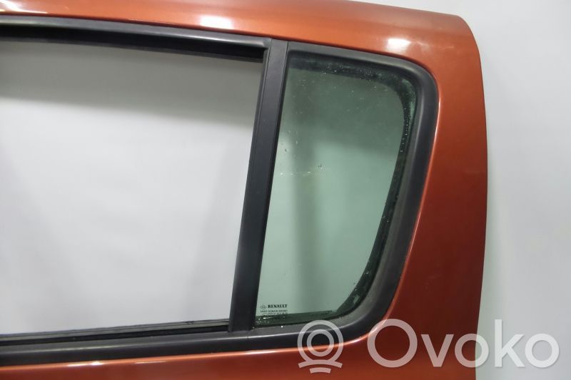 Renault Clio III Pagrindinis galinių durų stiklas 