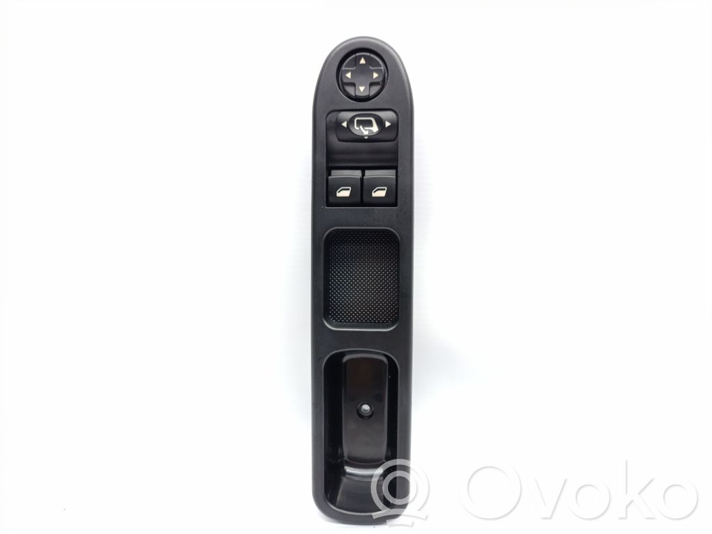 Peugeot 207 Electric window control switch 