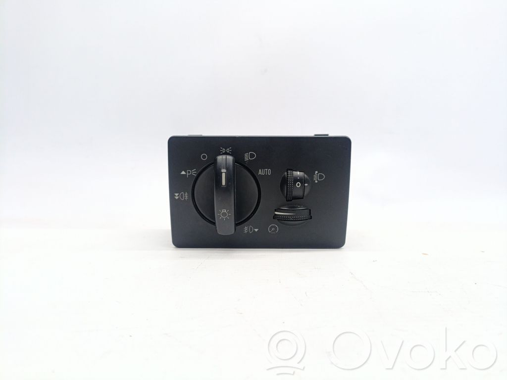 Light switch   7M5T13A024CA