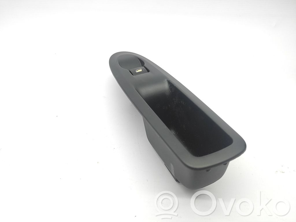 Electric window control switch   96657926XT
