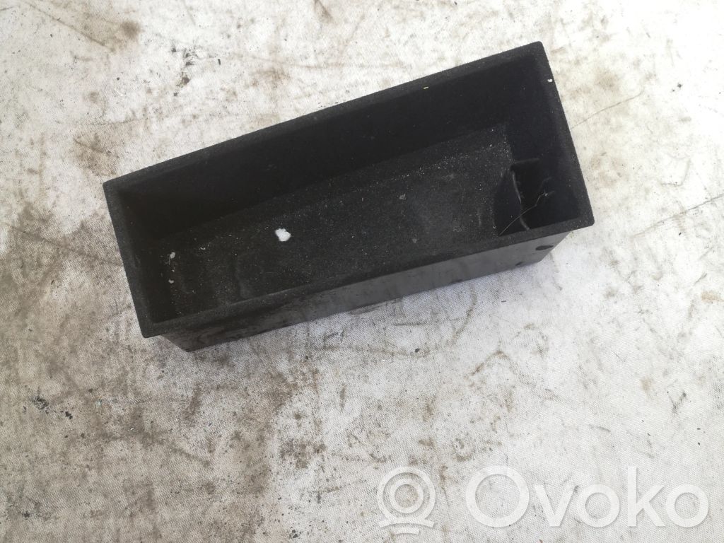Glove box   0117029