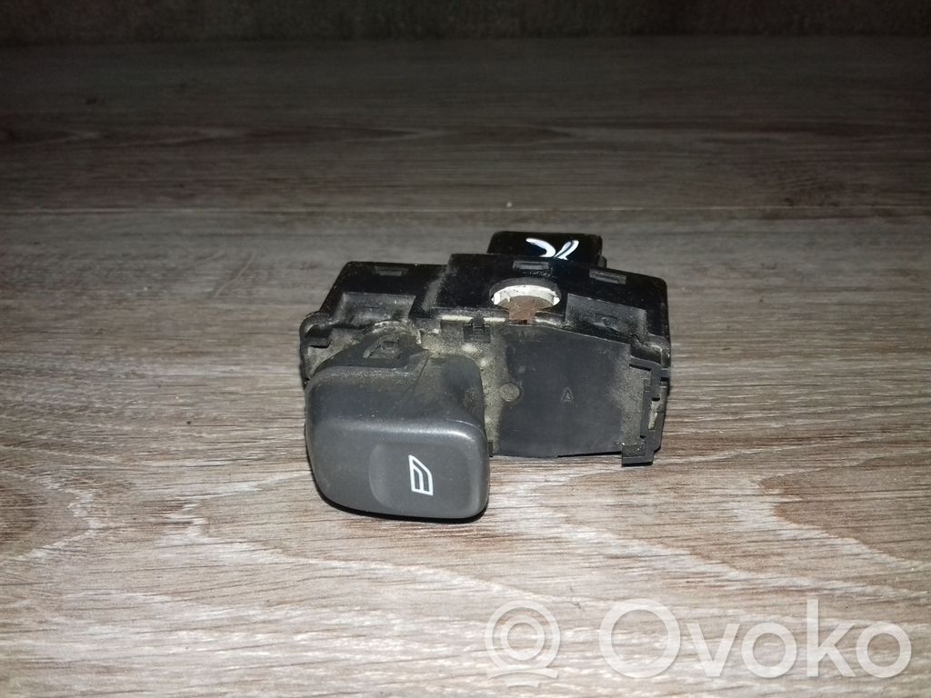 Electric window control switch   9472275